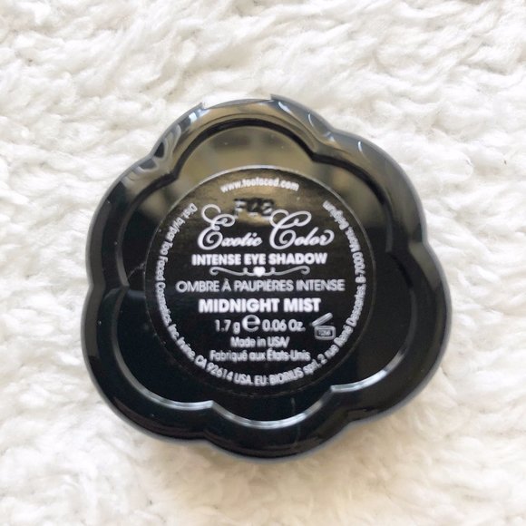 ๐บ Midnight Blue Shimmery Eyeshadow - Picture 3 of 5